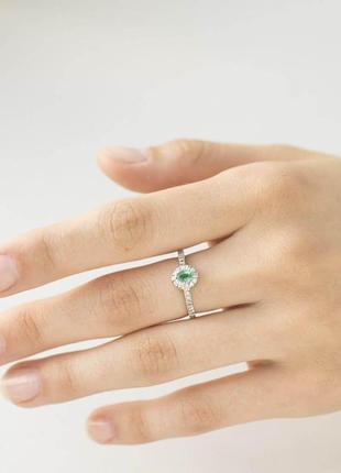 Помолвочное кольцо с бриллиантами и изумрудом 
к2527 фото