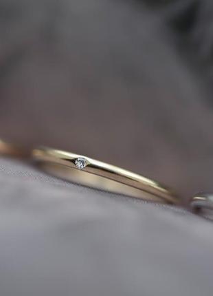 Золотое кольцо с бриллиантом в стиле минимализм 
обрб00036 фото