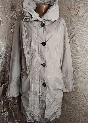 Плащ жіночий.