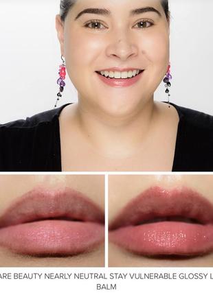 Нюдовий блиск для губ rare beauty stay vulnerable glossy lip balm,3 фото