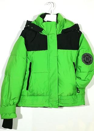 Жіноча яскрава зимова куртка зеленого кольору