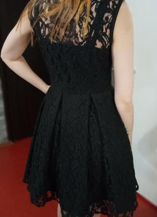 Мереживна чорна сукня з пишною спідницею3 фото