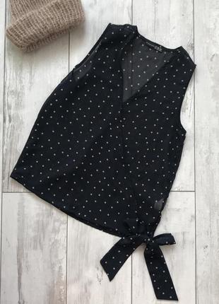 Стильна блуза в горошок