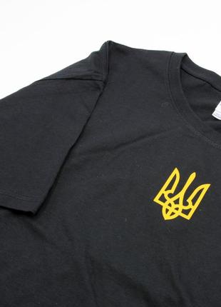 Патриотическая черная футболка с желтым гербом-рефлектором (размер s), футболка унисекс со светящимся принтом2 фото
