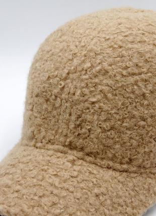 Бейсболка зимняя mont blanc, теплая женская кепка плюшевая, бежевая однотонная бейсболка тепленная осень-зима4 фото