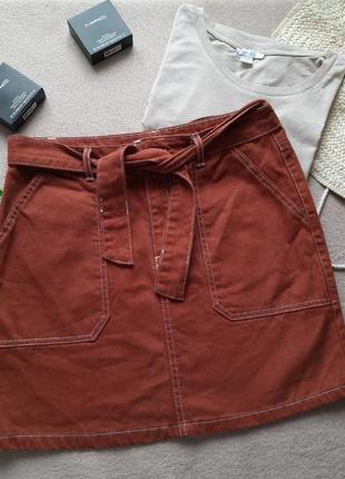 Джинсовая плотная терракотовая юпка с накладными карманами