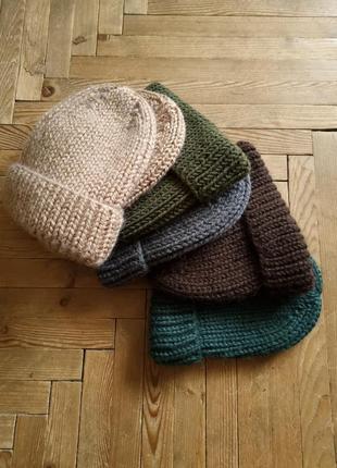 Тёплая зимняя вязаная шапка бини крупной вязки серая чёрная зелёная шапка бини5 фото