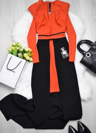 Шикарное платье оранжевое с шлейфом супер декольте подплечники