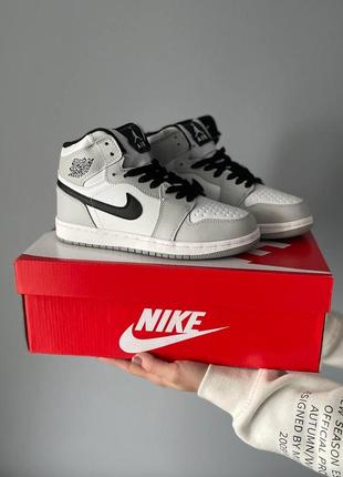 Зимові кросівки nike air jordan 1 retro white grey black2 фото