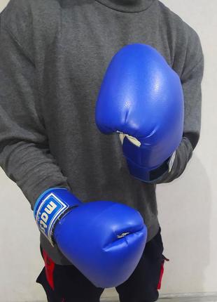 Боксерские перчатки.