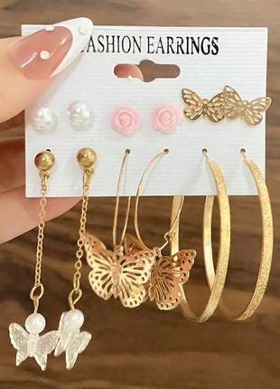 Набір сережок стильні модні трендові золотисті сережки кільця з метеликами довгі сережки перлини рожеві трондочки