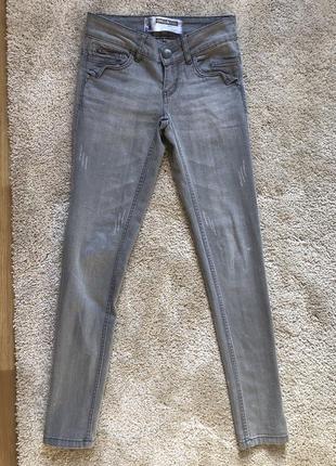 Новые джинсы штаны серые cropp chillin jeans 32/34 ххс хс