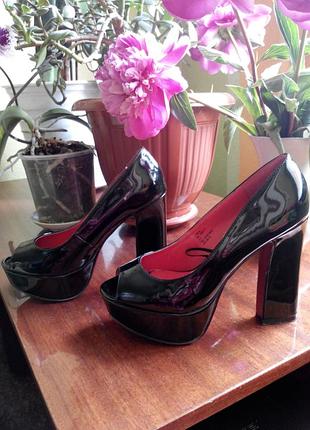 Шикарні лакові туфельки centro