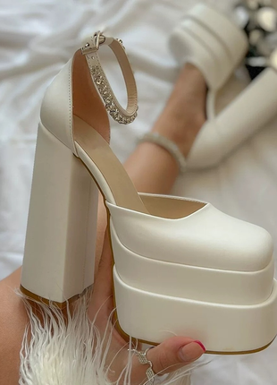 Весільні туфлі модні туфлі в стилі versace bratz