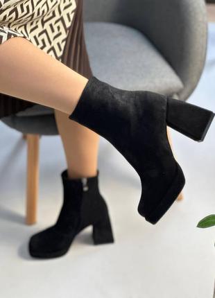 Екслюзивні ботильйони з італійської шкіри та замші жіночі на підборах чорні