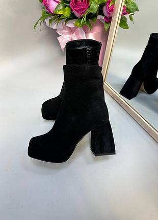 Екслюзивні ботильйони з італійської шкіри та замші жіночі на підборах чорні