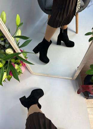 Екслюзивні ботильйони з італійської шкіри та замші жіночі на підборах чорні