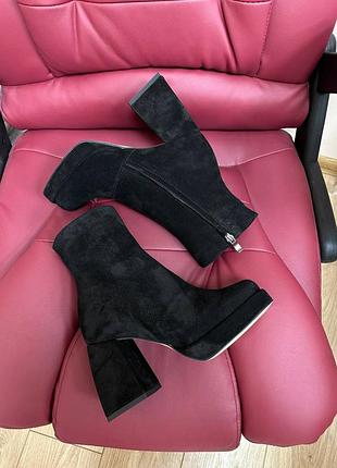 Екслюзивні ботильйони з італійської шкіри та замші жіночі на підборах чорні