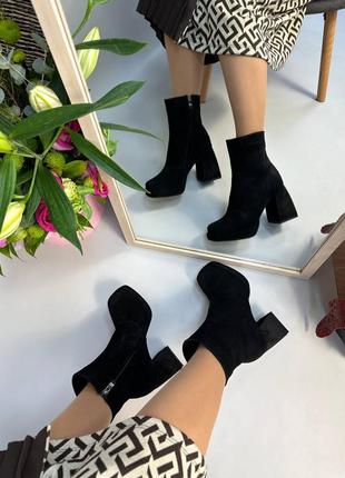Екслюзивні ботильйони з італійської шкіри та замші жіночі на підборах чорні