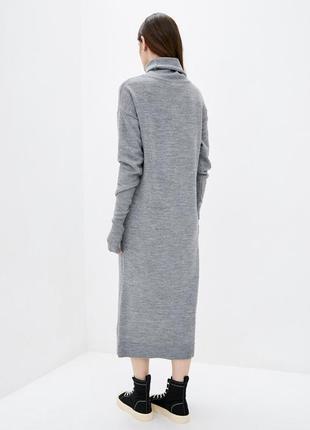 В'язана жіноча сукня з коміром хомут сірого кольору. модель pw882.2 фото