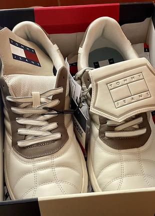 Tommy hilfiger / оригинальні кросівки з сша / 42р / 9us