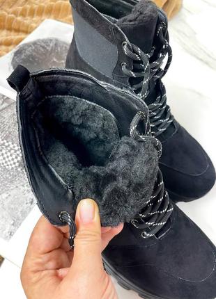 Зимние массивные ботинки с мехом зима на высокой подошве черные теплые замшевые ботиночки10 фото