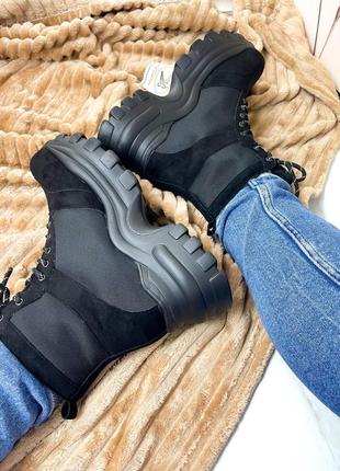 Зимние массивные ботинки с мехом зима на высокой подошве черные теплые замшевые ботиночки4 фото