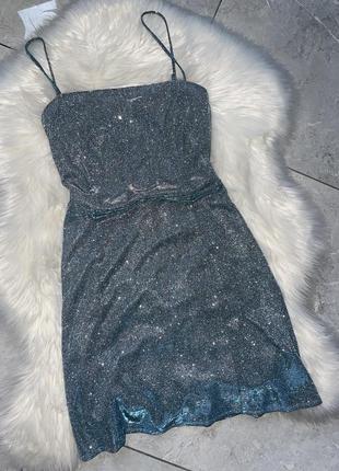 Вечірня сукня з блискітками