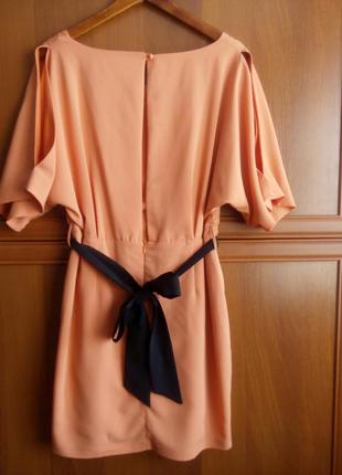 Нежное выпускное персиковое платье с приоткрытой спиной2 фото