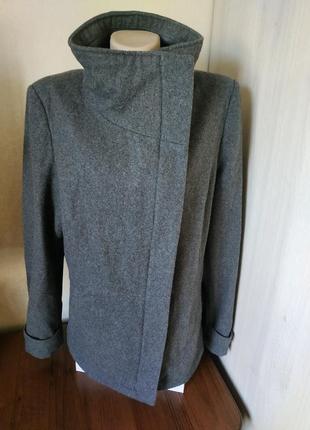 Тепле шерстяне пальто сірого кольору s.oliver / коротке пальто4 фото