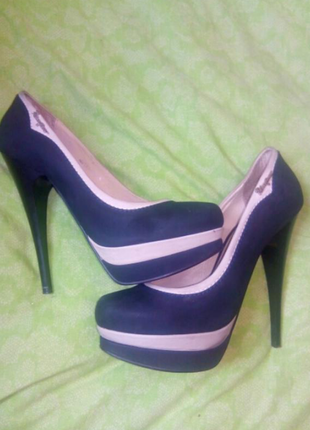 Туфлі на високому каблуку,одягала лише раз,не підійшов розмір