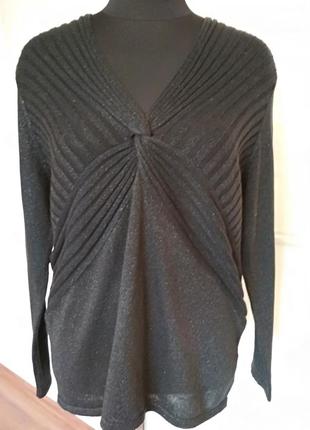 Красивый свитер с серебристой ниточкой, размер 50-52.