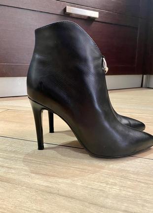 Жіноче взуття