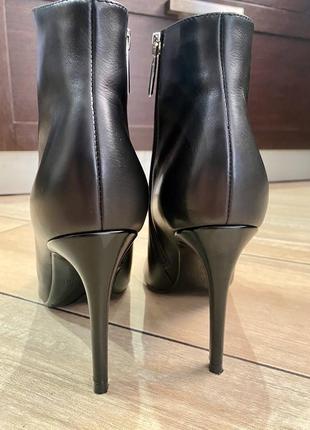 Жіноче взуття