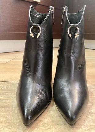 Жіноче взуття