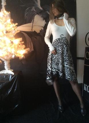 Lauren vidal белое платье с чёрным орнаментом необычного кроя