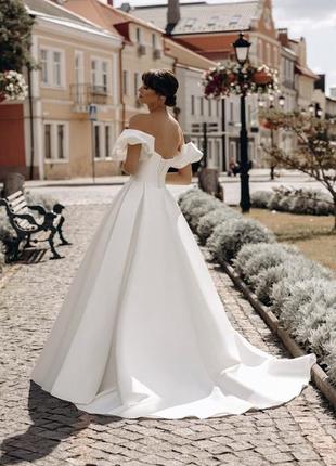 Весільна сукня