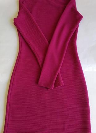 Міні плаття кольору фуксії з відкритою спиною3 фото