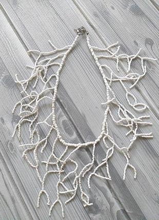 Красивое нежное колье.