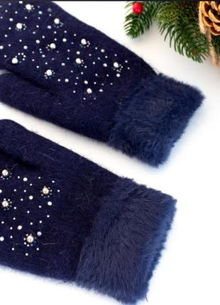 Темно-синие варежки с меховой опушкой и стразами
