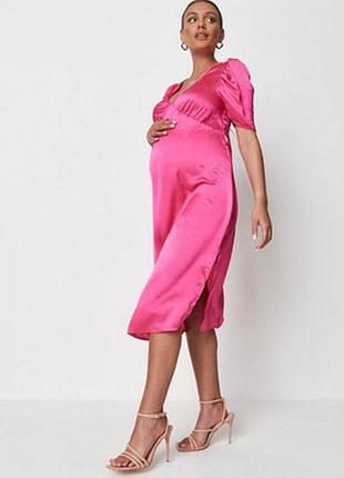 Стильное атласное розовое платье для будущих мам missguided