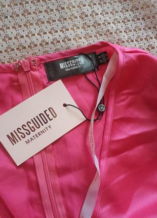 Стильное атласное розовое платье для будущих мам missguided6 фото