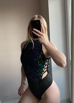 Боді хамелеон в паєтки від prettylittlething