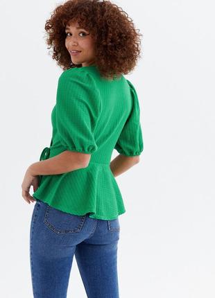 Новый зелёный, чёрный текстурированный топ блуза с баской , вырез на запах, рукава фонарики new look3 фото