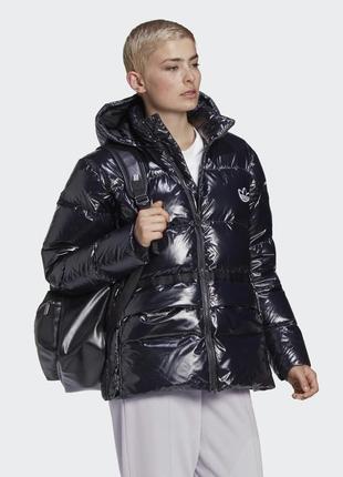 Пуховик adidas glossy
a-shape puffer2 фото