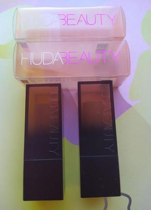 Кремова губна помада huda beauty power bullet cream glow sweet nudes відтінок sweet cheeks4 фото