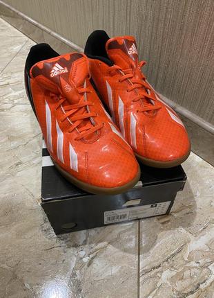 Кросівки для футболу adidas