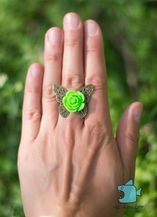 Кольцо "цветочная бабочка". зеленый. ручная работа