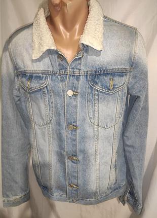 Стильна фірмова джинсова курточка.boohoo.s-m