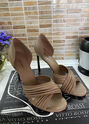 Нові туфлі босоніжки натуральна шкіра vitto rossi